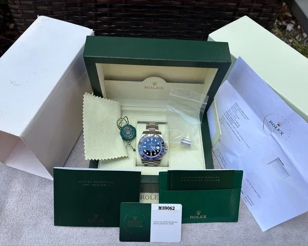 Rolex gmt-master ii « batman » 2015-16 116710blnr – révisée en usine en 2025 pas de rsv !!