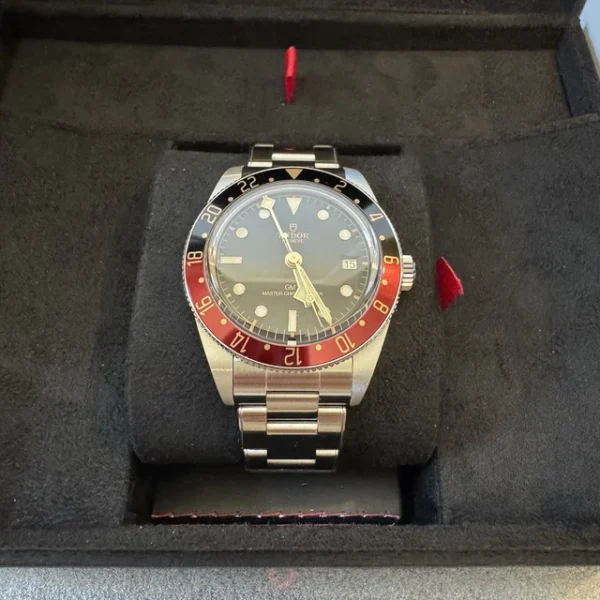 Montre tudor black bay 58 gmt 39 mm, modèle 2025, modèle coca-cola noir rouge, 7939g1a0nru, coffret et carte