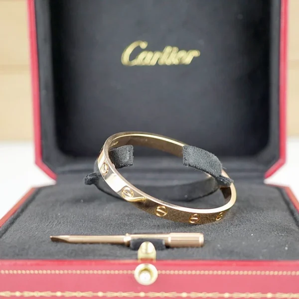 Bracelet cartier love en or rose 18 carats, taille 16, ensemble complet avec papiers