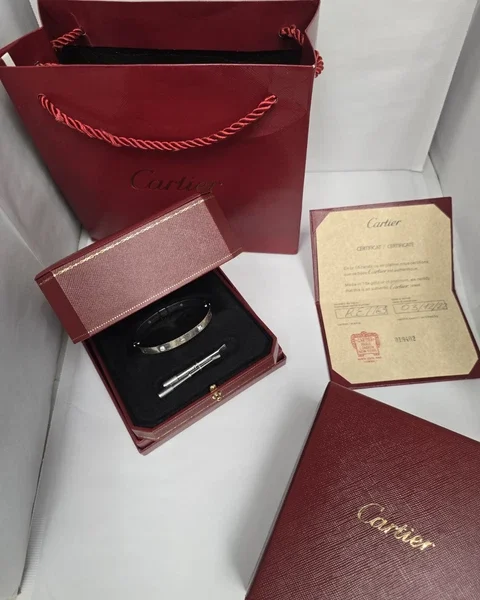 Bracelet cartier love modèle classique 4 diamants or blanc taille 17
