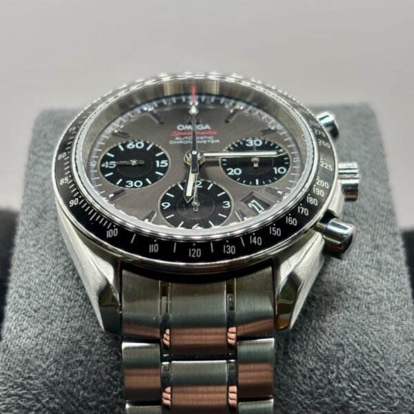 Omega Speedmaster Date, chronographe automatique 40 mm, cadran gris